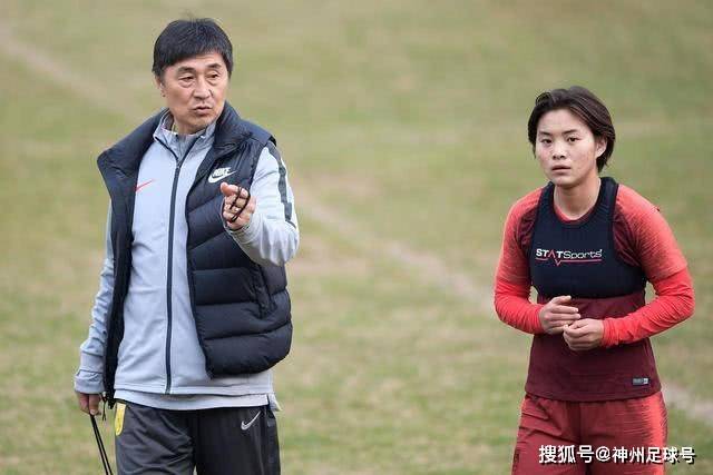 张家乐19岁破亚洲纪录，赢得全锦赛链球金牌